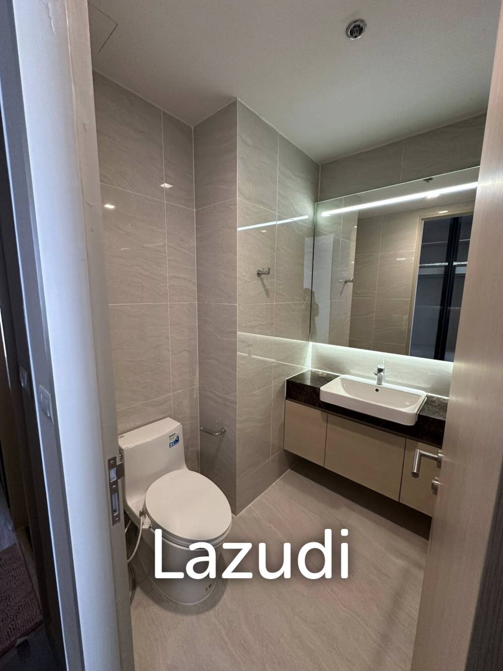 60 sqm high floor condo at NOBLE STATE 39 in Khlong Tan Nuea Bangkok