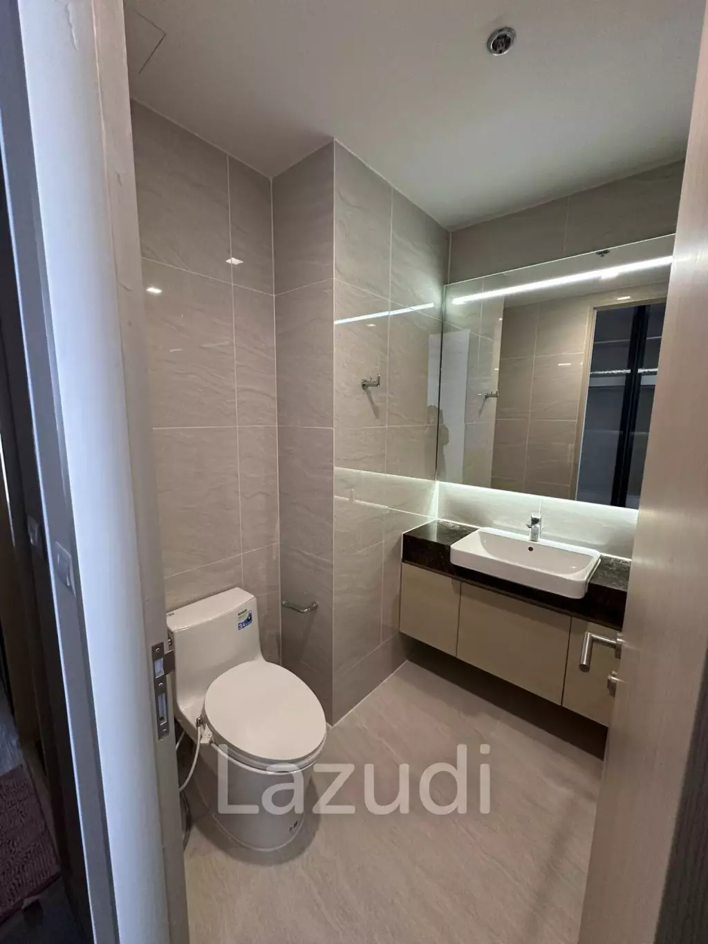 60 sqm high floor condo at NOBLE STATE 39 in Khlong Tan Nuea Bangkok