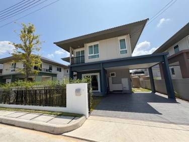 2-Storey Detached House for Rent Near BISP