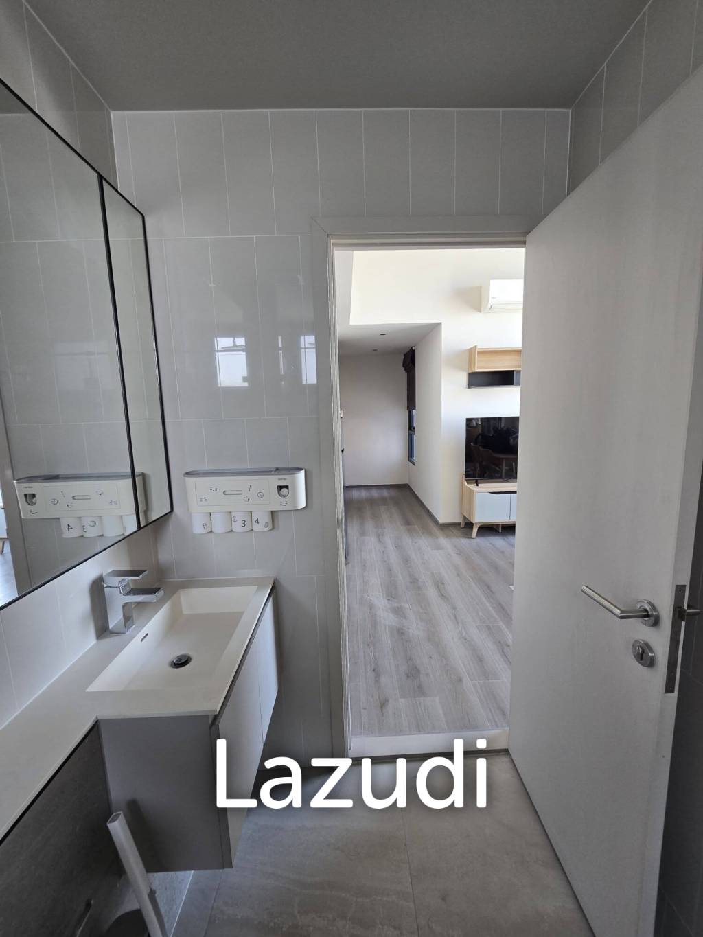 44 sqm loft-style 1 bedroom condo on high floor in Phaya Thai Bangkok