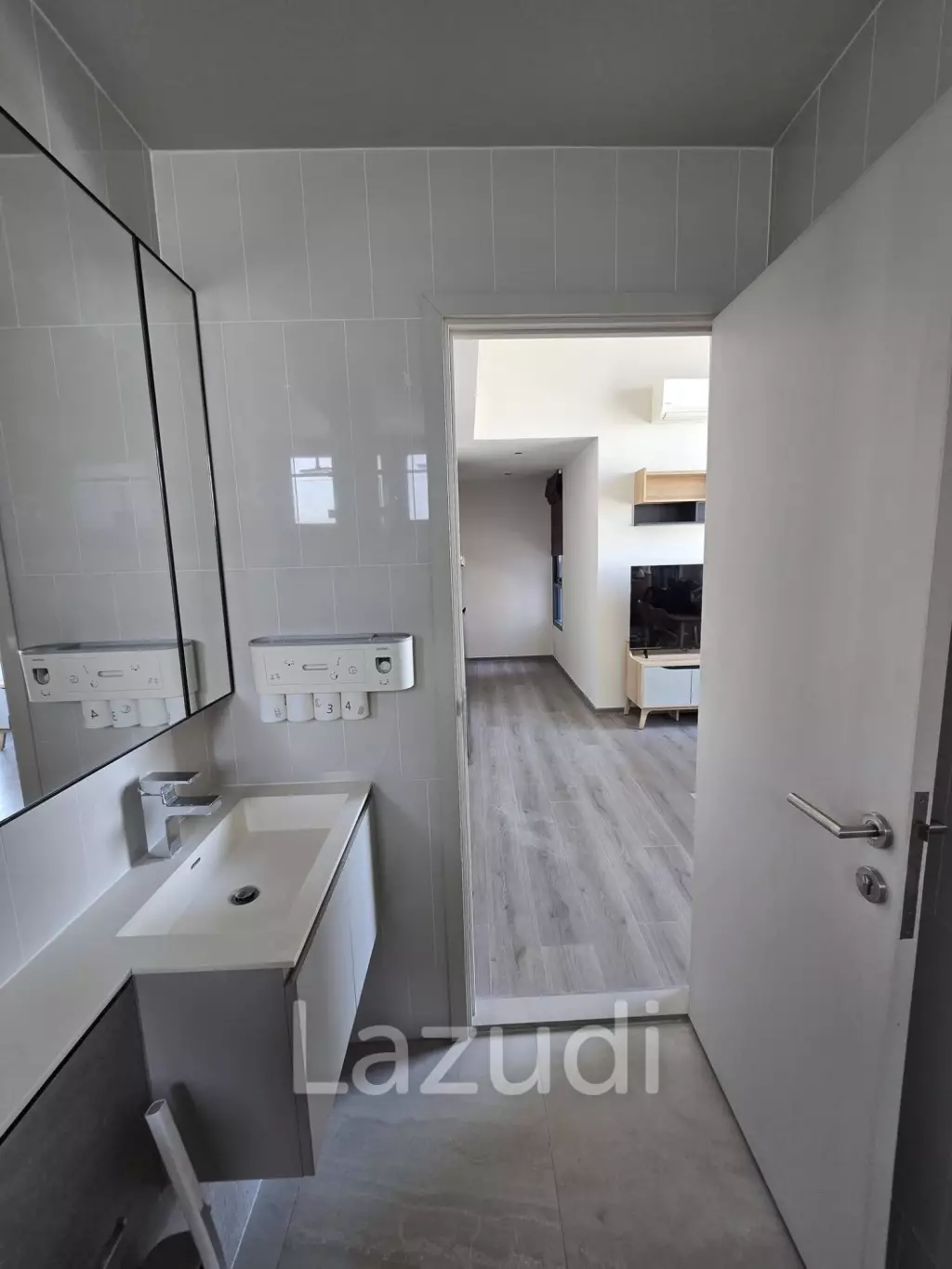44 sqm loft-style 1 bedroom condo on high floor in Phaya Thai Bangkok