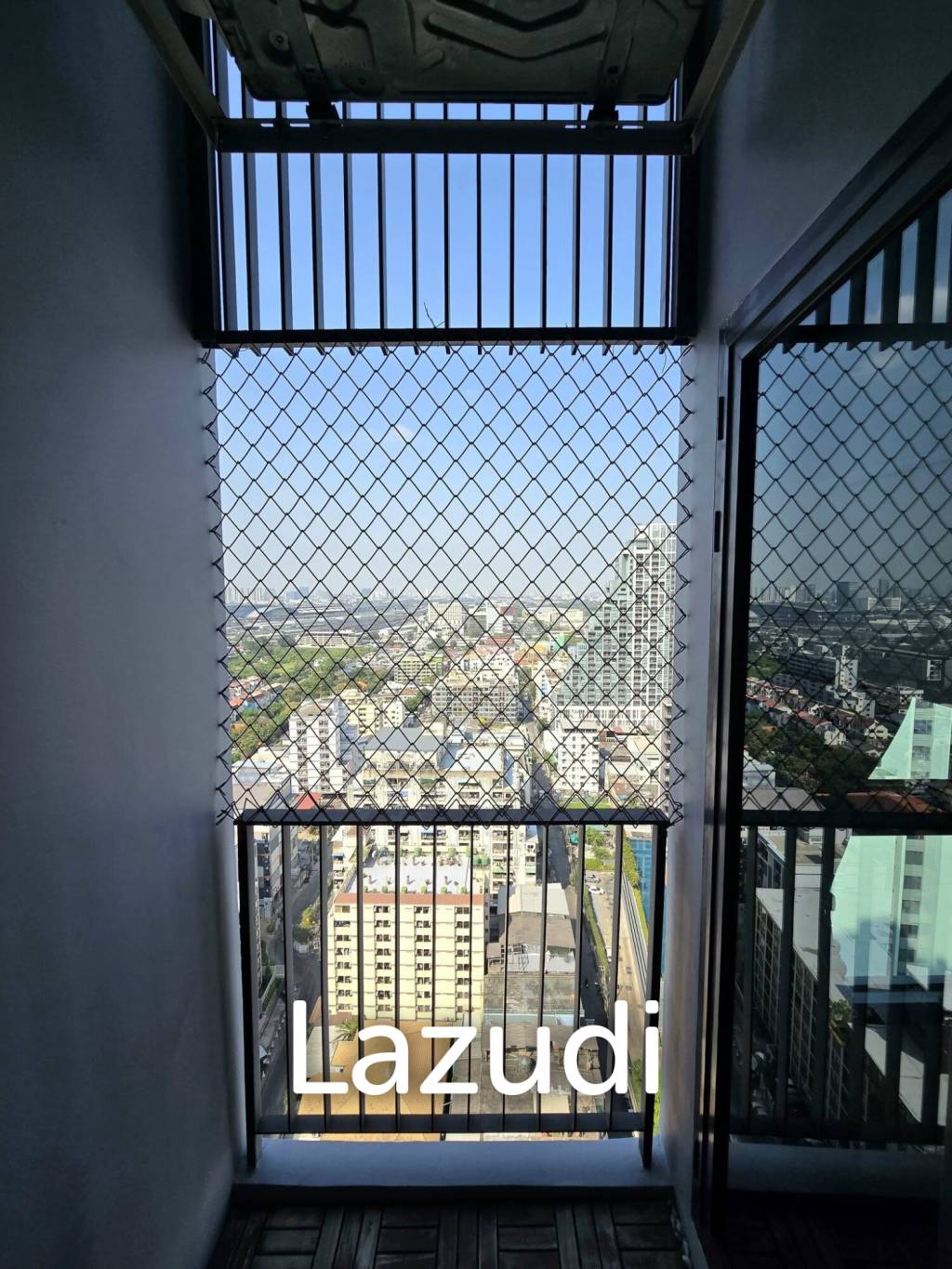 44 sqm loft-style 1 bedroom condo on high floor in Phaya Thai Bangkok