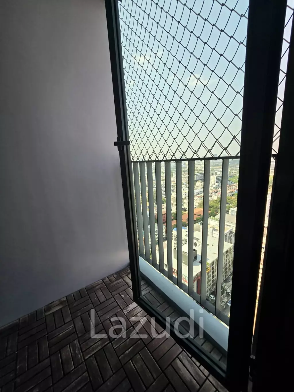 44 sqm loft-style 1 bedroom condo on high floor in Phaya Thai Bangkok