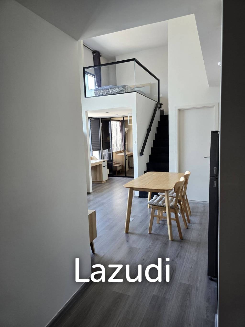 44 sqm loft-style 1 bedroom condo on high floor in Phaya Thai Bangkok