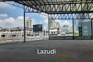 1150SQM of the Rarest Low-Rise Rooftop Opportunity in Bangkok! Overseeing Sukhumvit Main Road Asoke Station in Bustling Retail Building