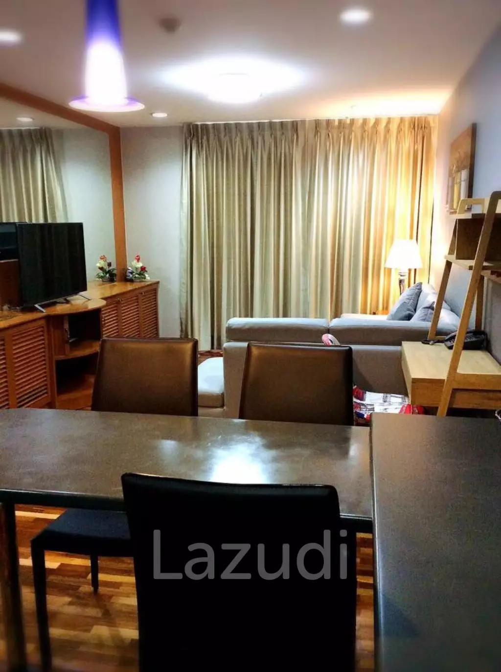 70 sqm 2 Bedroom Condo on 6th Floor in Khlong Tan Nuea Bangkok