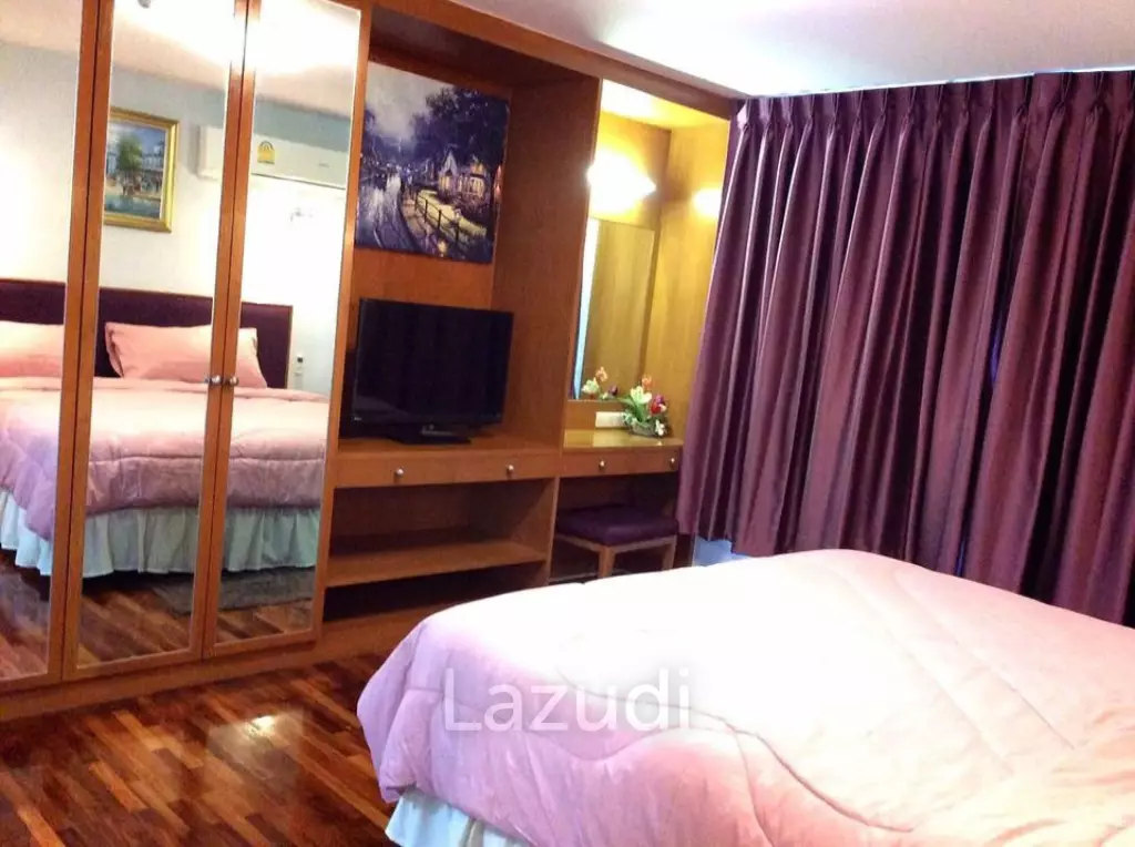 70 sqm 2 Bedroom Condo on 6th Floor in Khlong Tan Nuea Bangkok