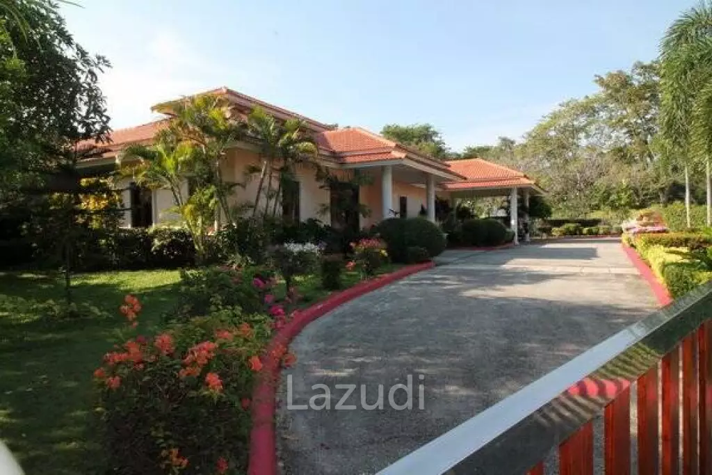 PALM HILLS HOMES : Luxury 3 bed Pool Villa On Golf Course