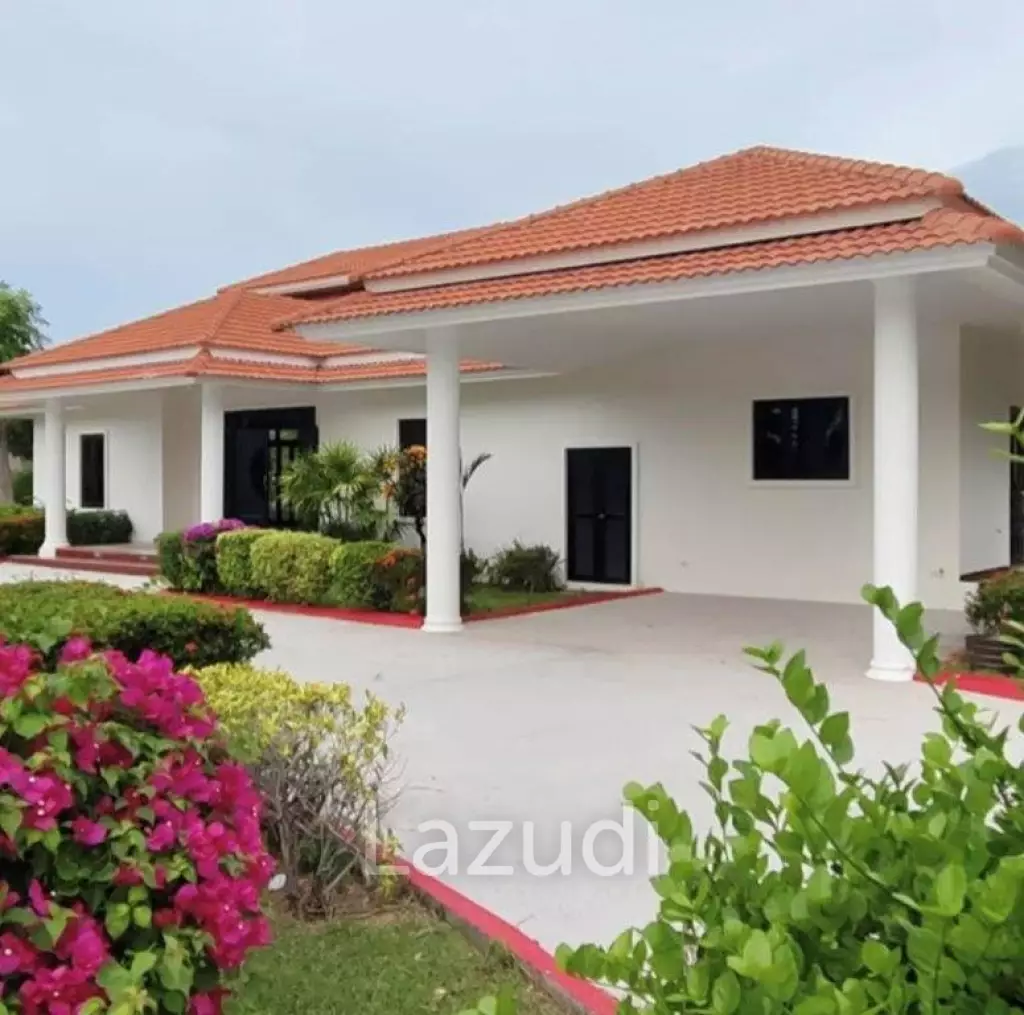 PALM HILLS HOMES : Luxury 3 bed Pool Villa On Golf Course