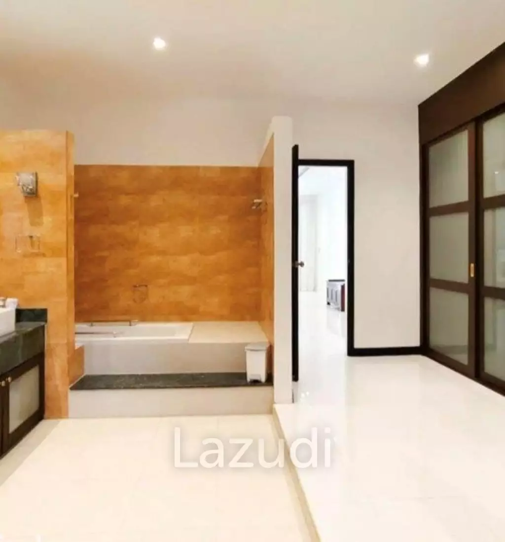 PALM HILLS HOMES : Luxury 3 bed Pool Villa On Golf Course