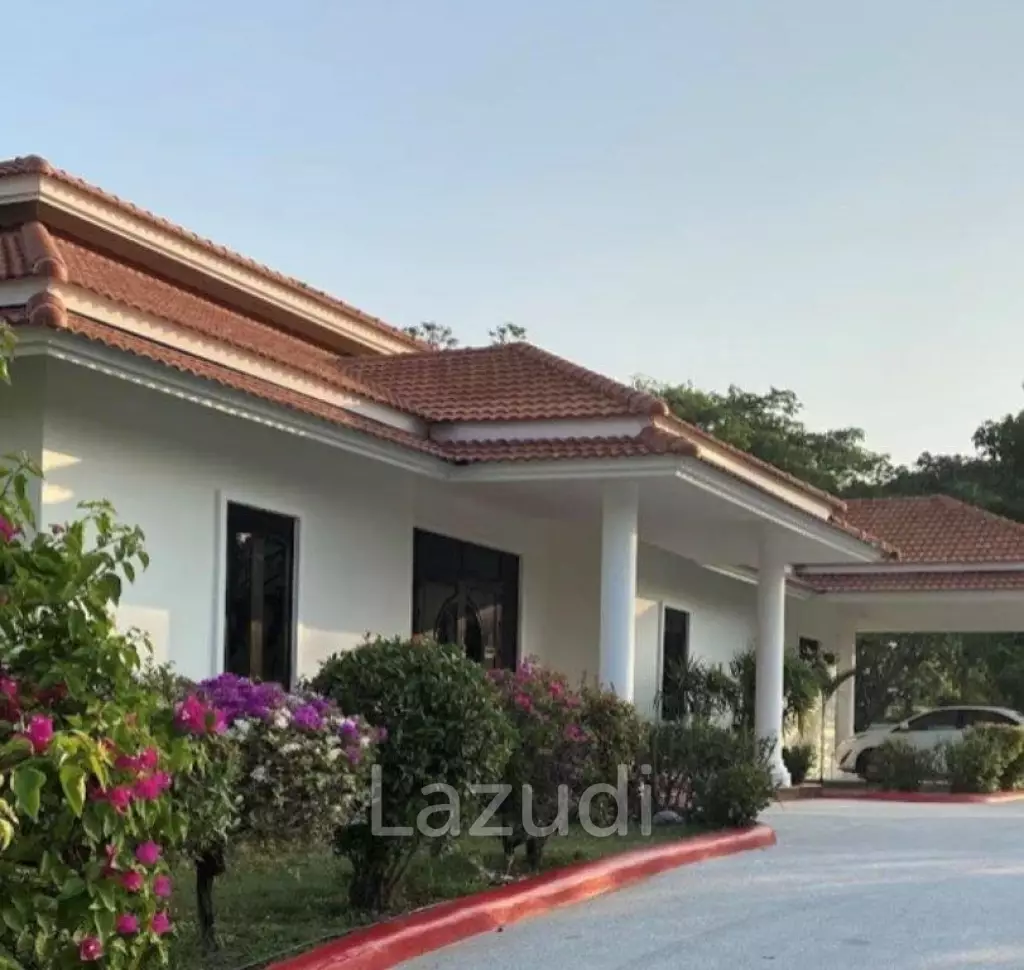 PALM HILLS HOMES : Luxury 3 bed Pool Villa On Golf Course