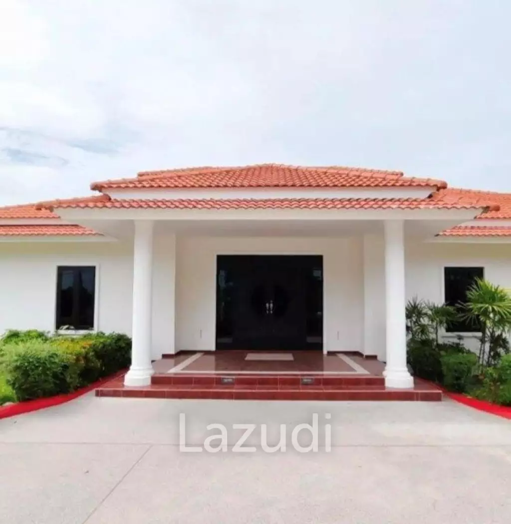 PALM HILLS HOMES : Luxury 3 bed Pool Villa On Golf Course