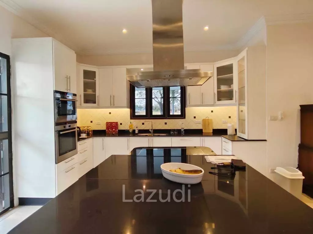 PALM HILLS HOMES : Luxury 3 bed Pool Villa On Golf Course