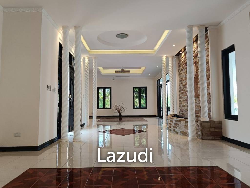 PALM HILLS HOMES : Luxury 3 bed Pool Villa On Golf Course