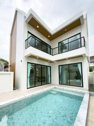 Standalone 2-Storey Pool Villa for Sale in Mueang Phuket