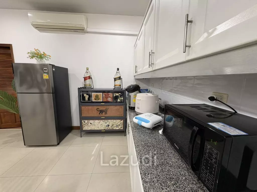Grand 6-Bedroom Private Pool Villa for Rent in Jomtien