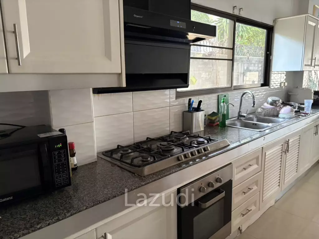 Grand 6-Bedroom Private Pool Villa for Rent in Jomtien