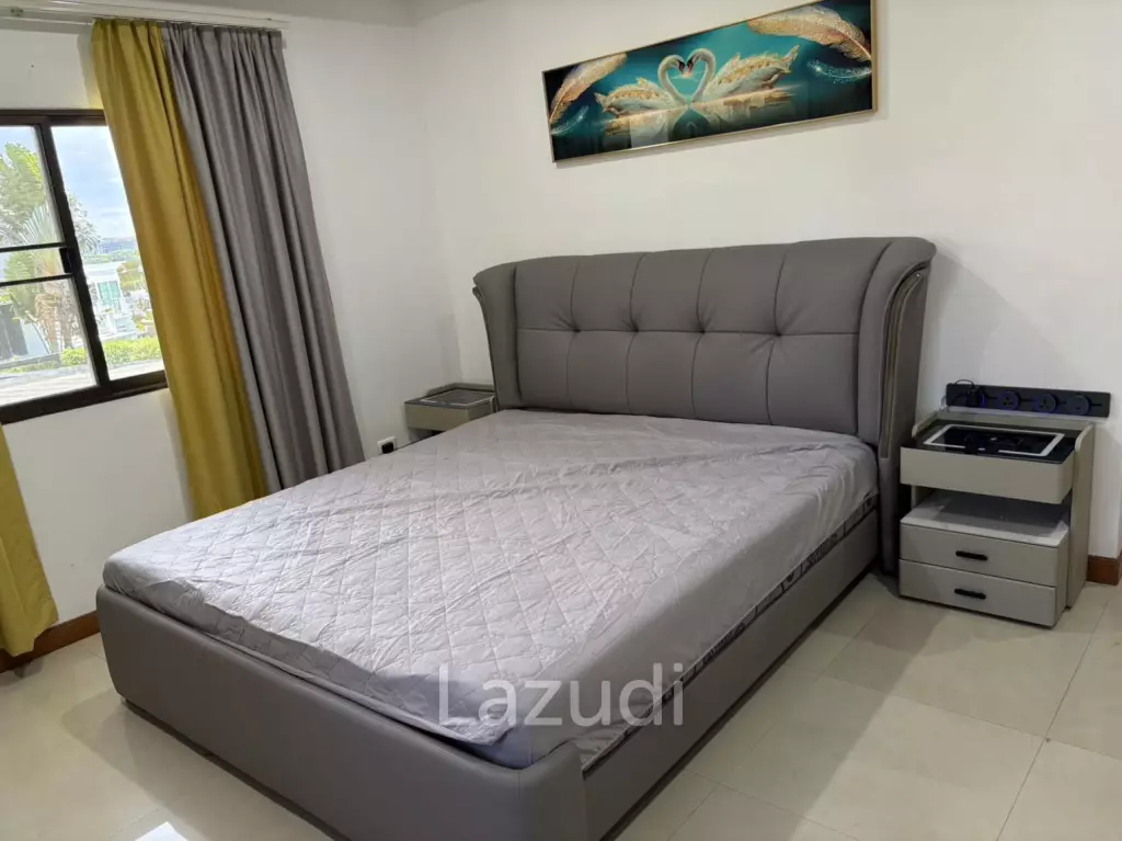 Grand 6-Bedroom Private Pool Villa for Rent in Jomtien
