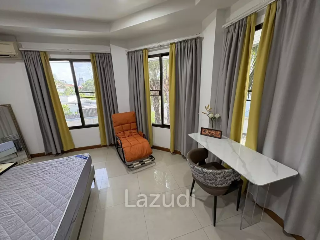 Grand 6-Bedroom Private Pool Villa for Rent in Jomtien