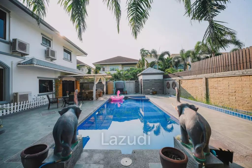 Grand 6-Bedroom Private Pool Villa for Rent in Jomtien