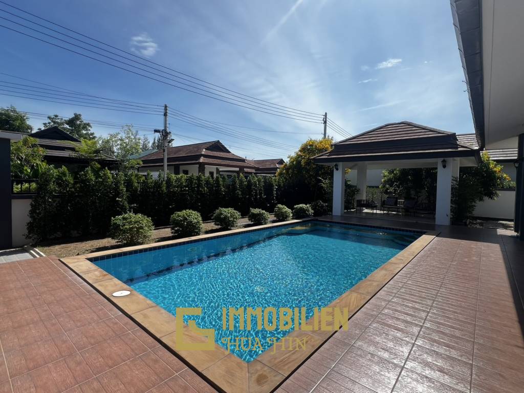À louer / piscine privée / surface habitable de 240 m²