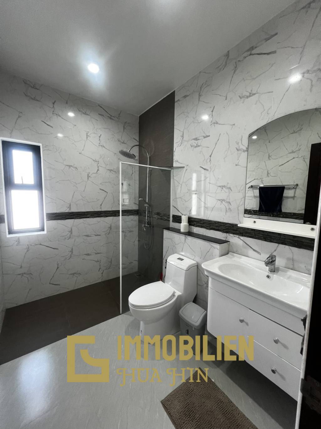 À louer / piscine privée / surface habitable de 240 m²
