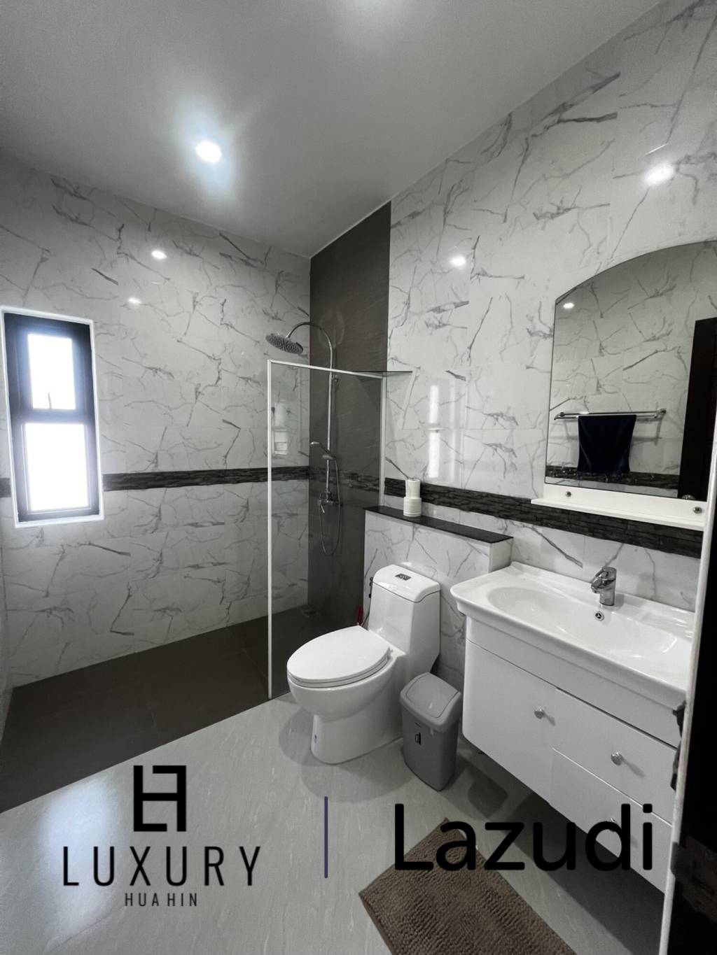 À louer / piscine privée / surface habitable de 240 m²