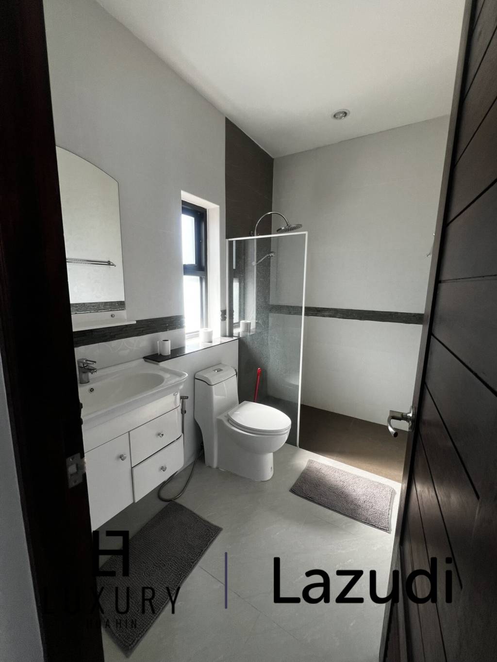 À louer / piscine privée / surface habitable de 240 m²