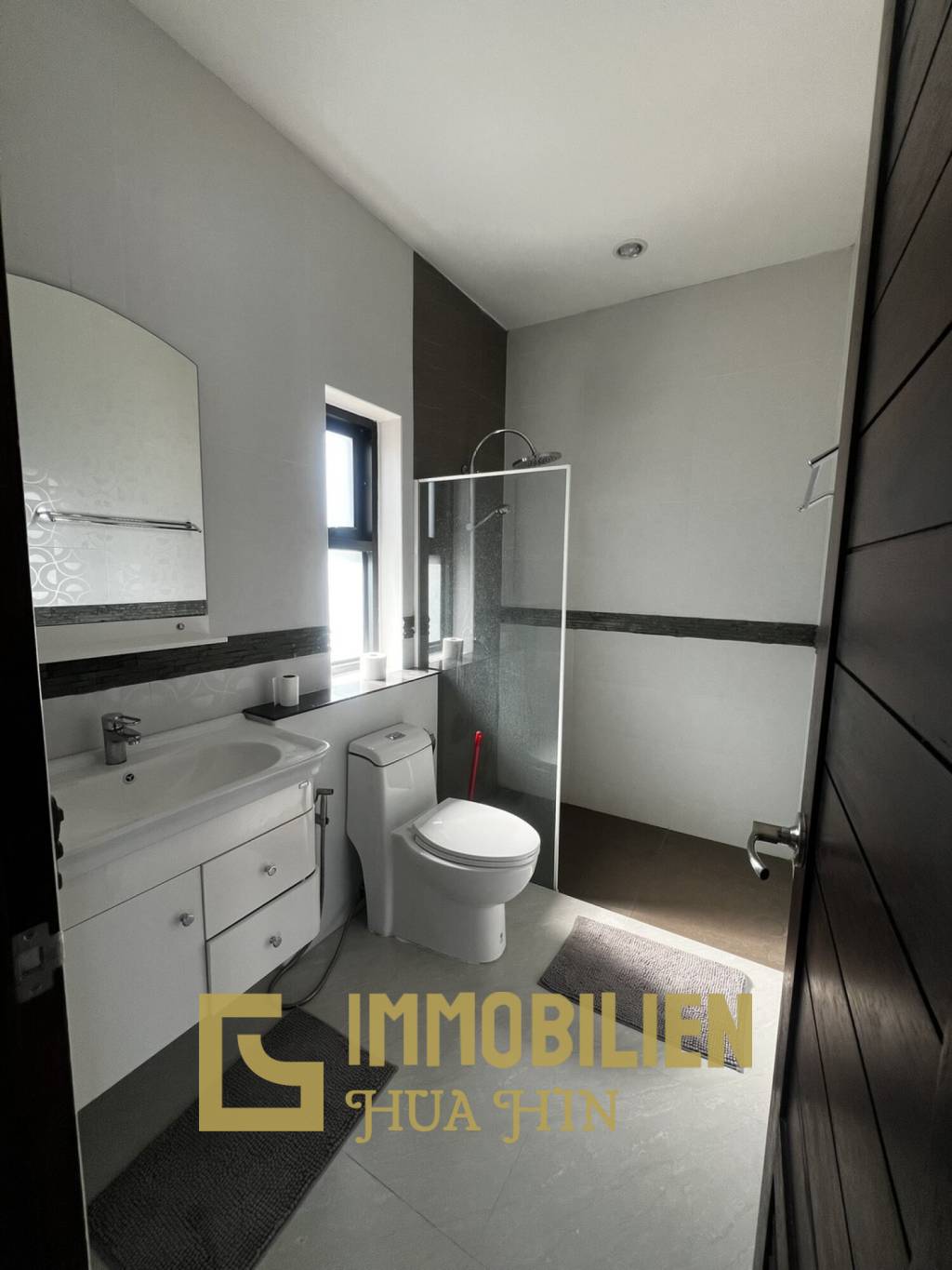 À louer / piscine privée / surface habitable de 240 m²
