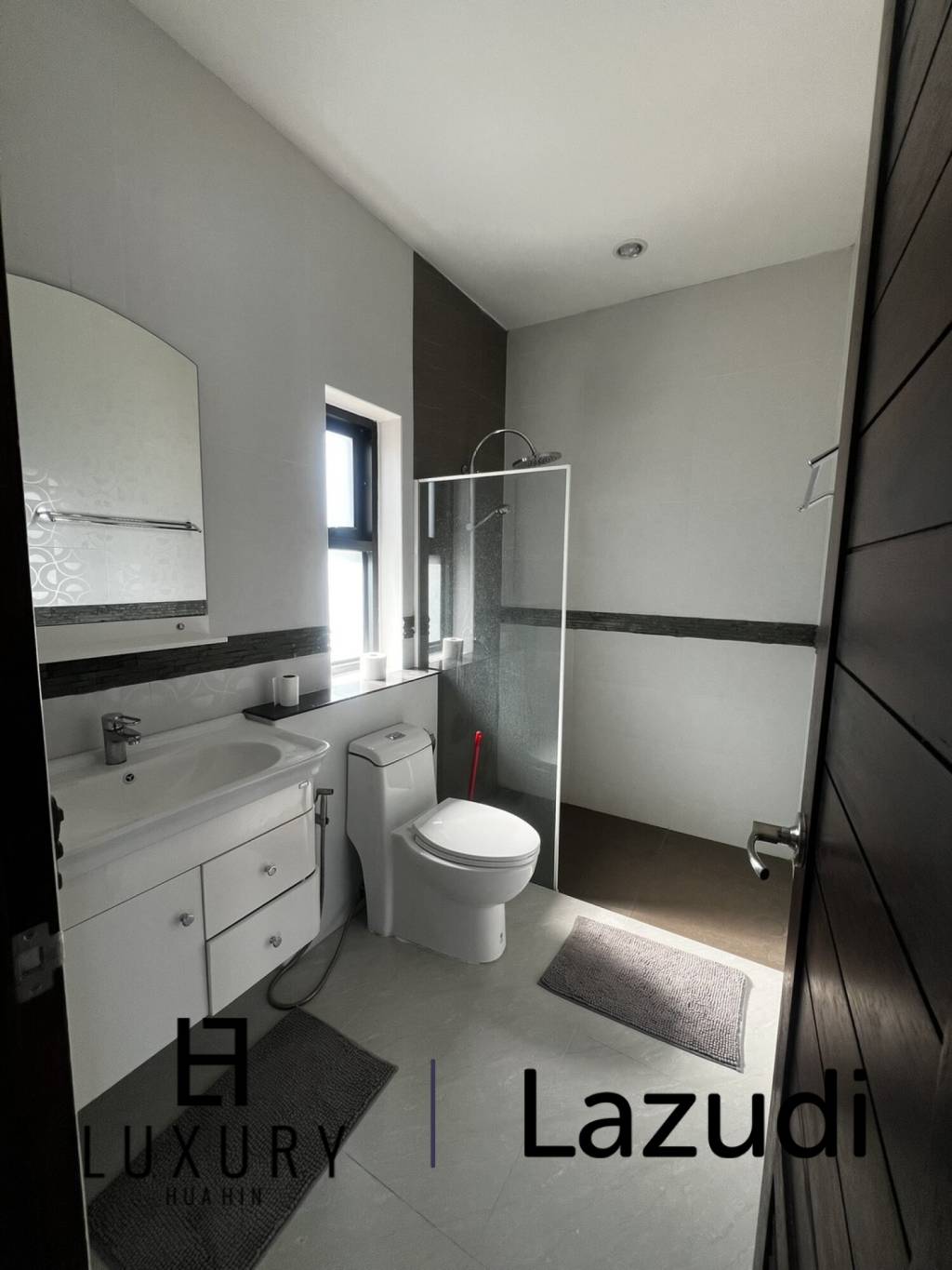 À louer / piscine privée / surface habitable de 240 m²