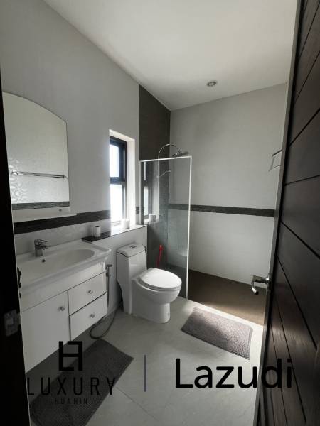 À louer / piscine privée / surface habitable de 240 m²