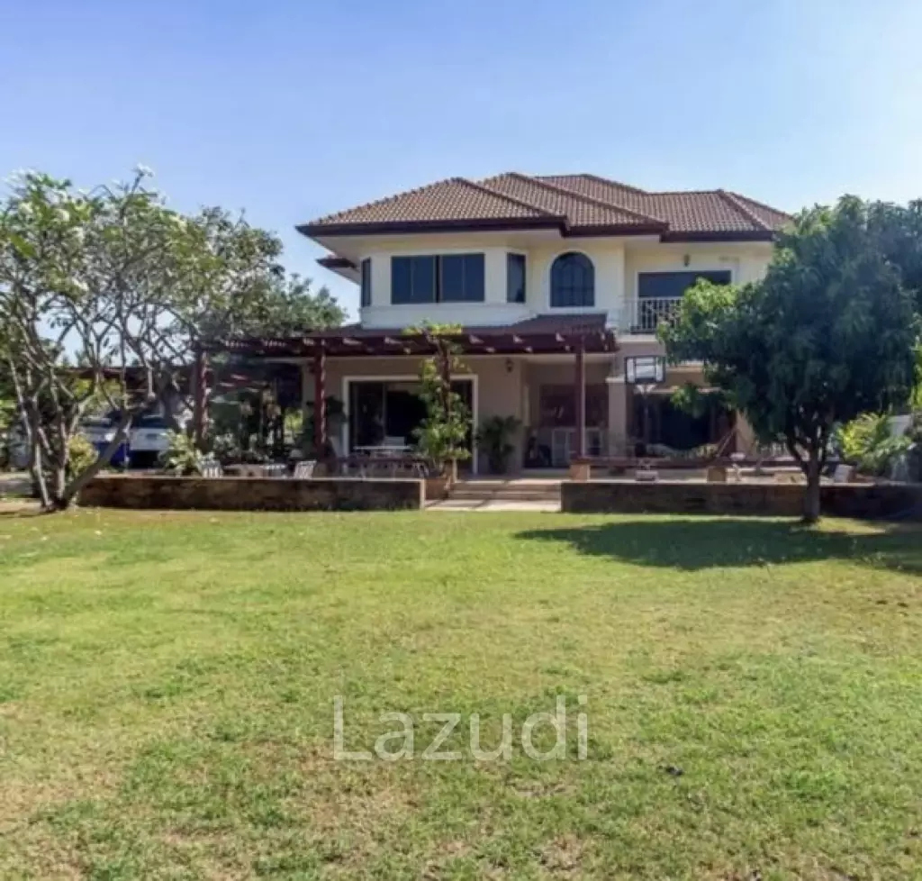 Spacious 300 sqm Detached Home on 1628 sqm Land in Nong Kae Hua Hin