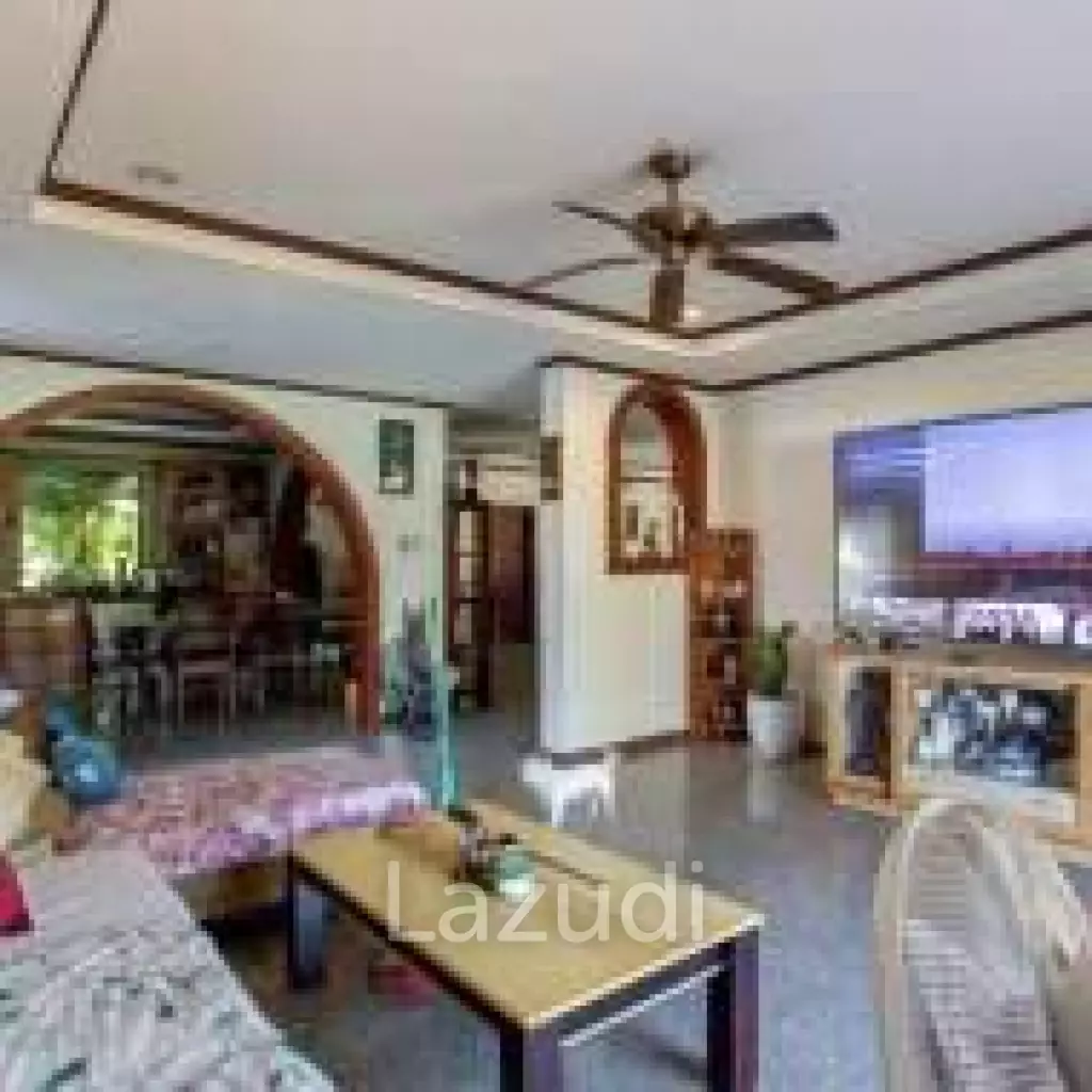 Spacious 300 sqm Detached Home on 1628 sqm Land in Nong Kae Hua Hin