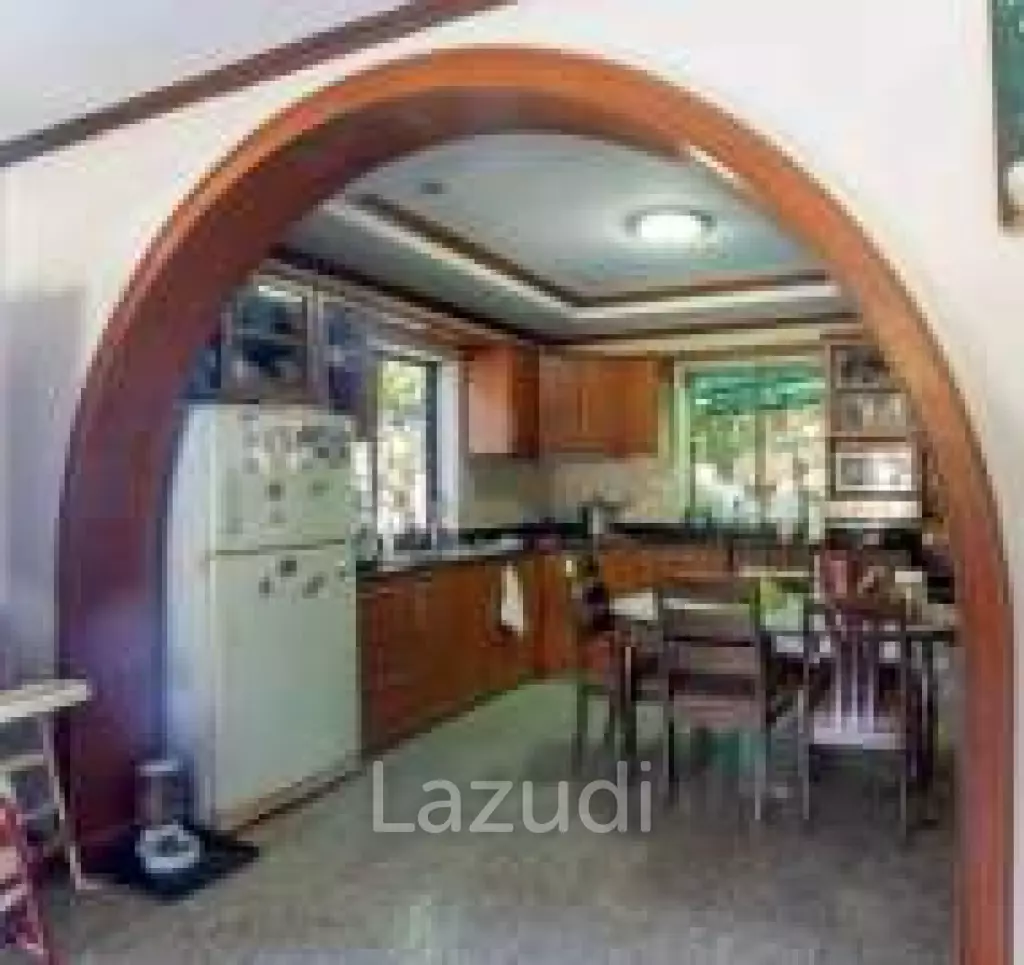 Spacious 300 sqm Detached Home on 1628 sqm Land in Nong Kae Hua Hin