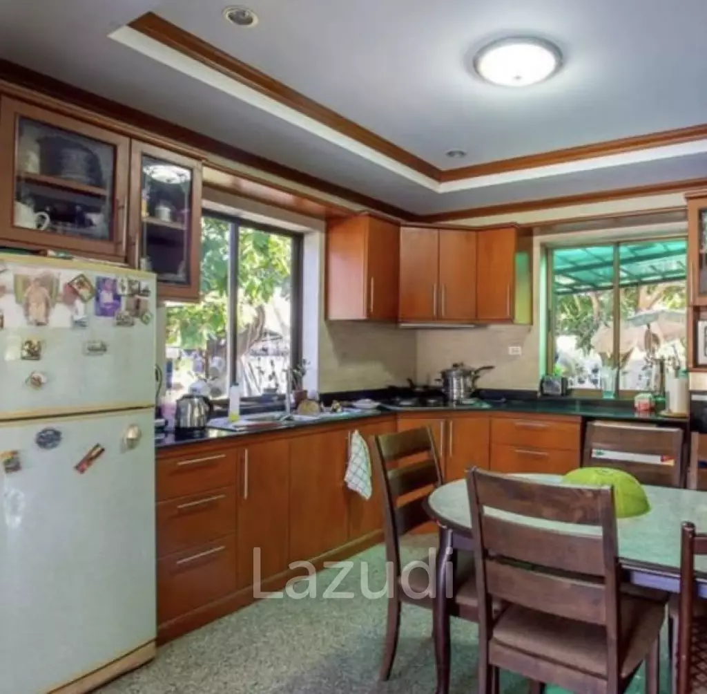 Spacious 300 sqm Detached Home on 1628 sqm Land in Nong Kae Hua Hin