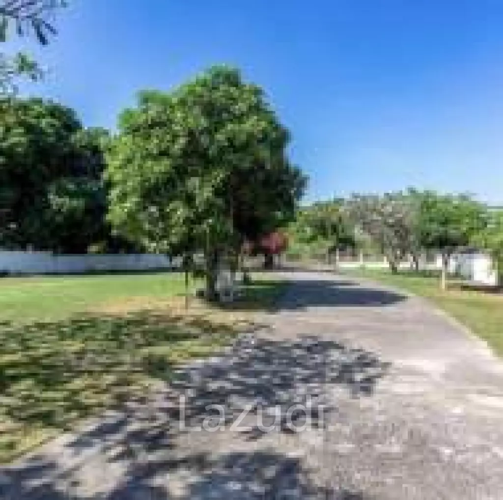 Spacious 300 sqm Detached Home on 1628 sqm Land in Nong Kae Hua Hin