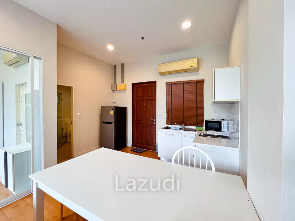 47 sqm pool-access 1BR condo at Boathouse