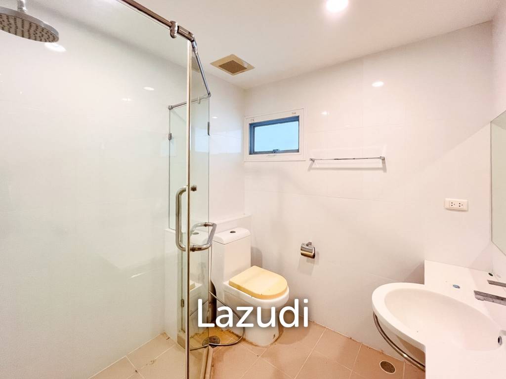 47 sqm pool-access 1BR condo at Boathouse