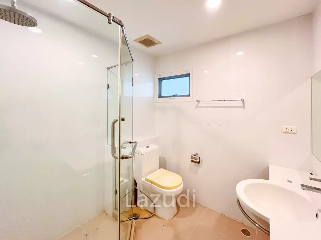 47 sqm pool-access 1BR condo at Boathouse