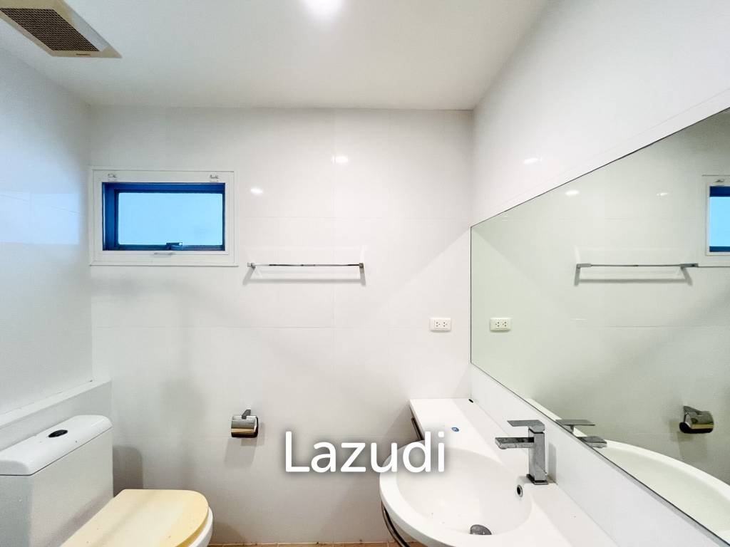 47 sqm pool-access 1BR condo at Boathouse