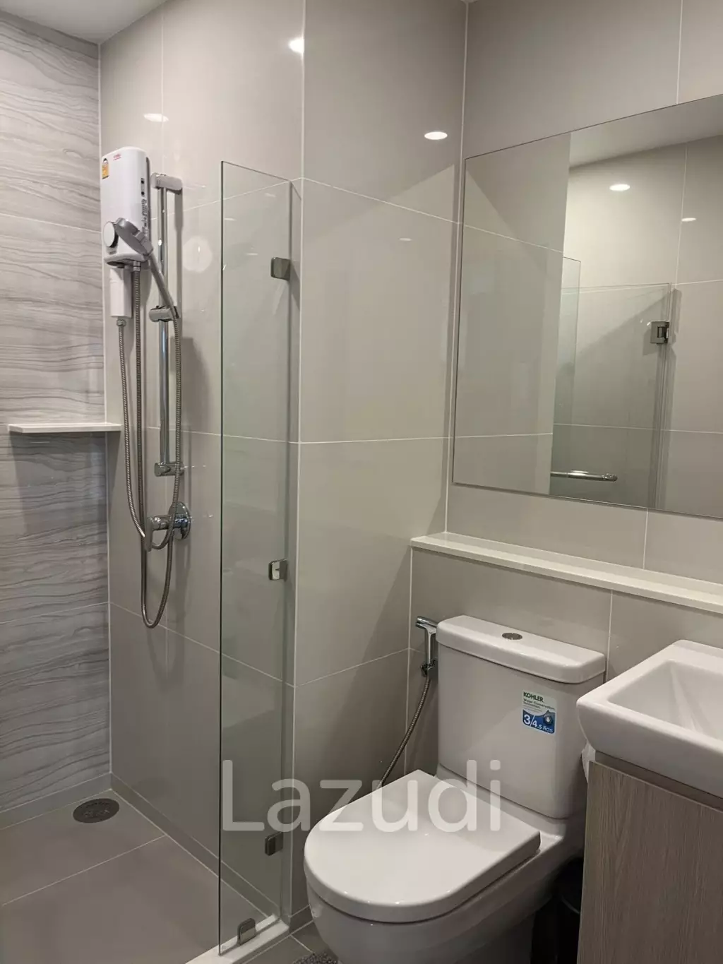 26.7 sqm high floor condo Life Rama 4 Asoke Khlong Toei