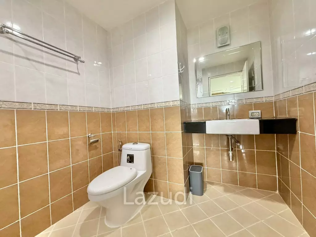 Spacious 1-Bedroom Condo for Rent at Porch Land Jomtien