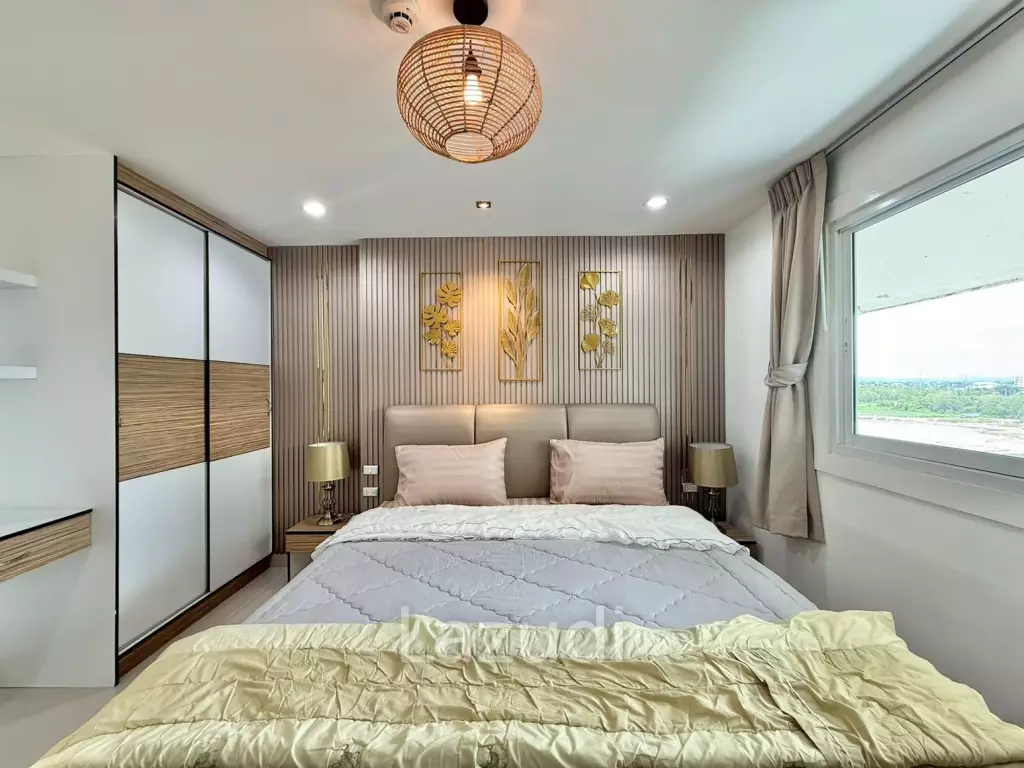 Spacious 1-Bedroom Condo for Rent at Porch Land Jomtien