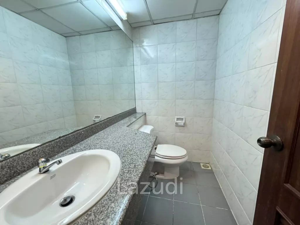165 sqm 3-Bed Condo on 3rd Floor at Liang Garden Chong Nonsi