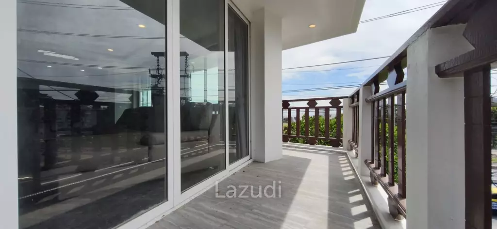 Magnificently Renovated 3-Bedroom at Royal Hill Resort
