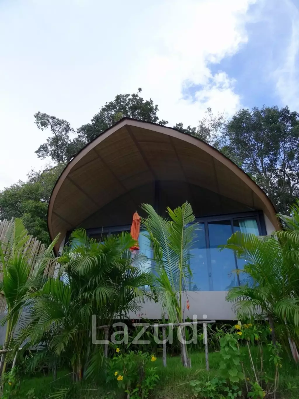 Cottage-Style Hillside Residence for Sale Overlooking Naka Bay