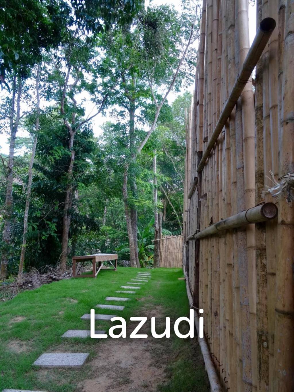 Cottage-Style Hillside Residence for Sale Overlooking Naka Bay