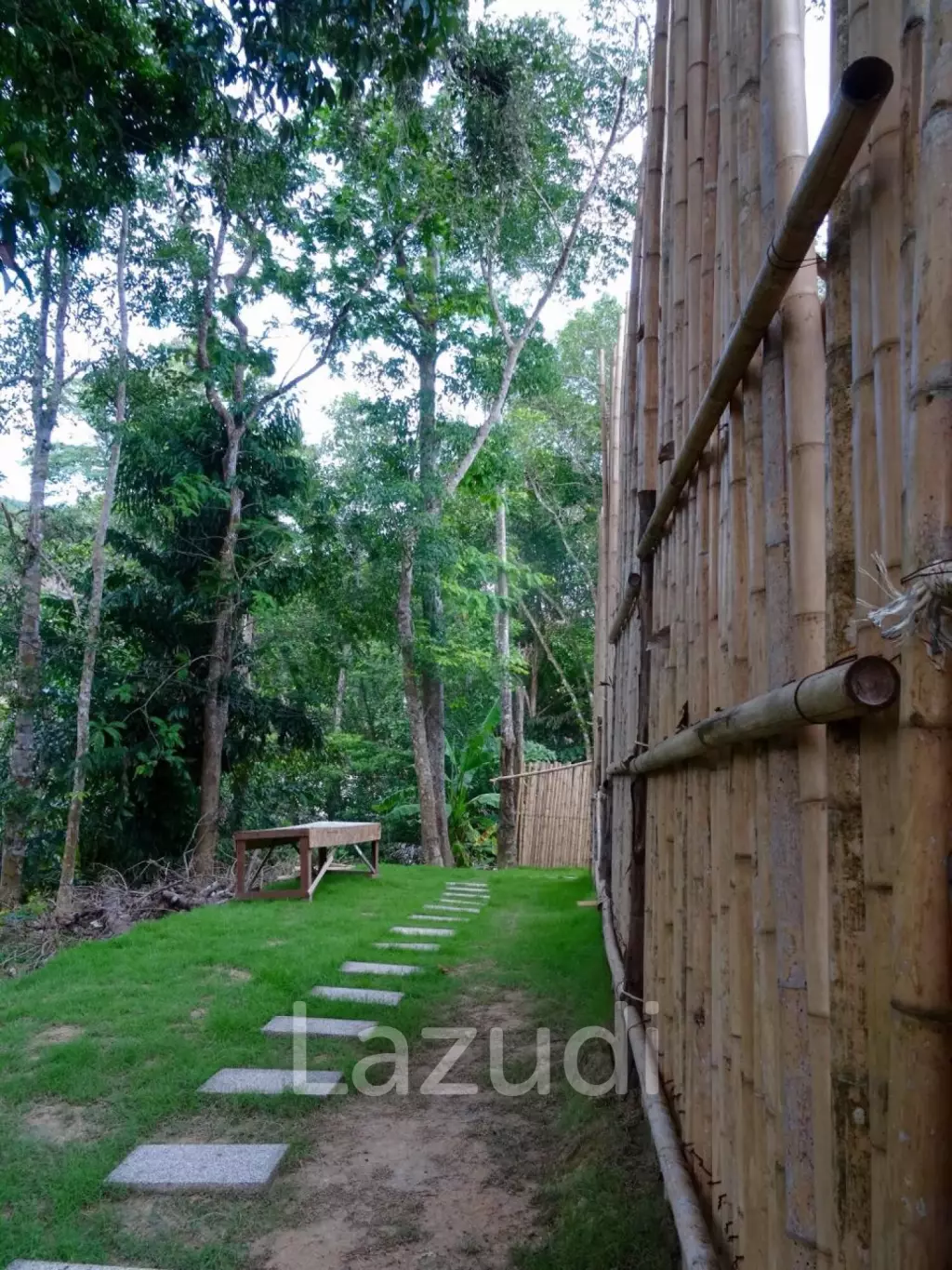 Cottage-Style Hillside Residence for Sale Overlooking Naka Bay