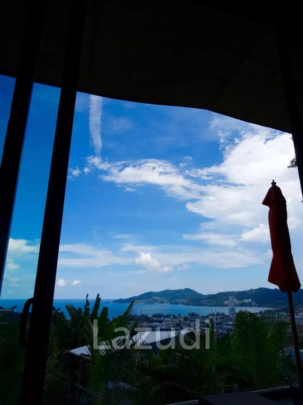 Cottage-Style Hillside Residence for Sale Overlooking Naka Bay