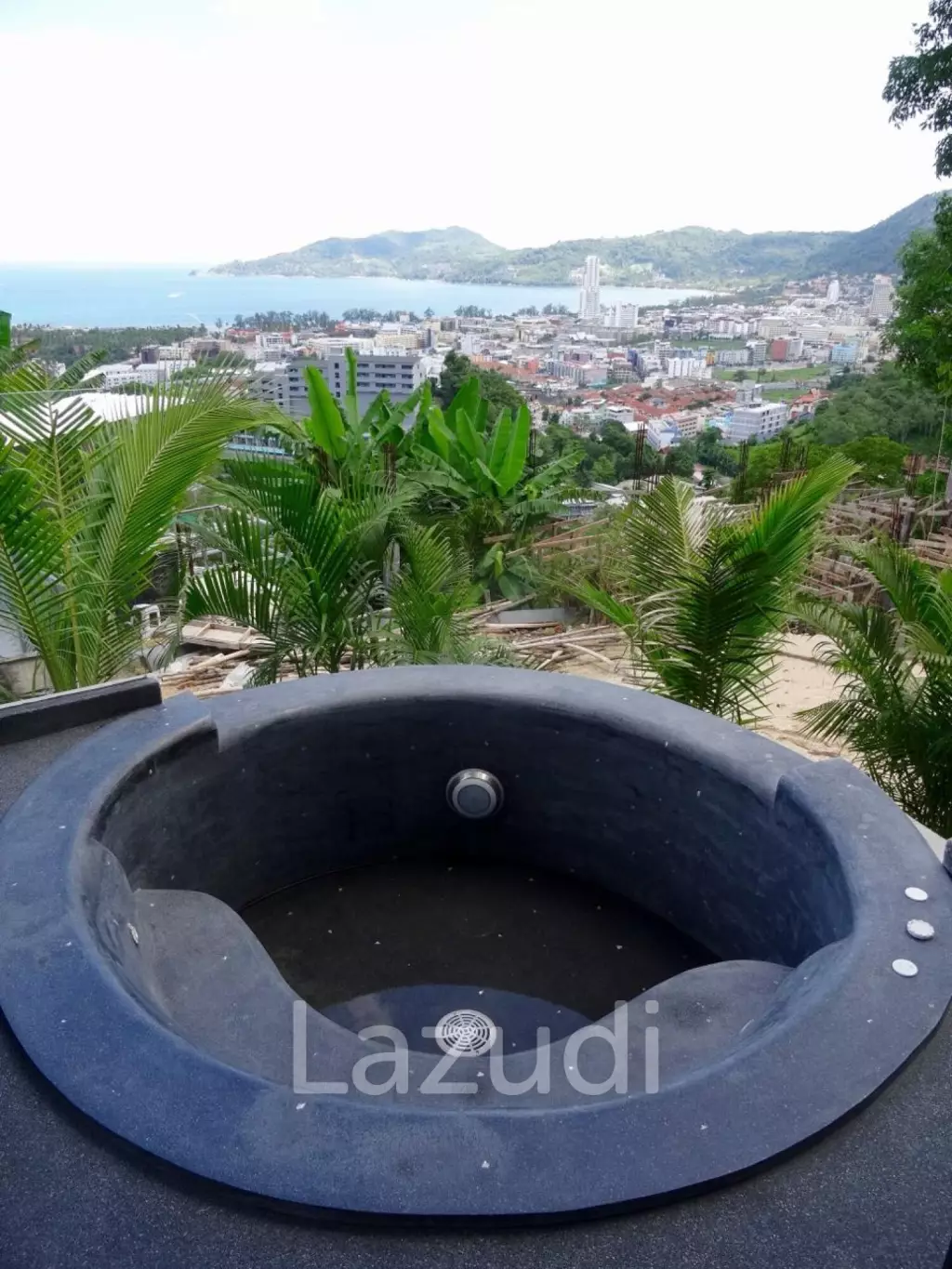 Cottage-Style Hillside Residence for Sale Overlooking Naka Bay